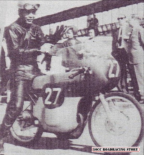 1962 Montjuich, Mitsuo Itoh ready to race the RM62 Suzuki.