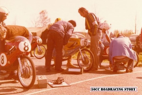 1974 - ? - Jamathi front row.