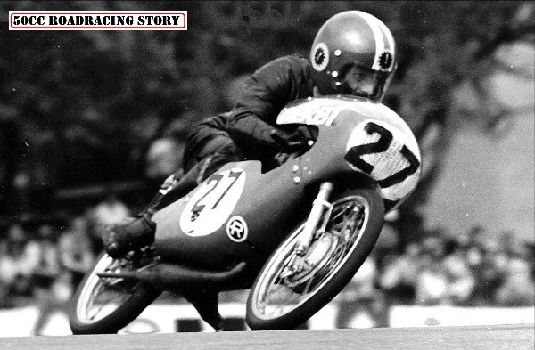 Jan Bruins tries the 1972 Derbi.